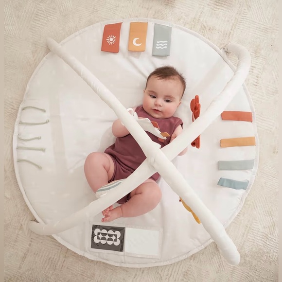 Beautiful Baby Play Gym and Tummy Time Mat - Soft Cotton - Picture 4 of 11